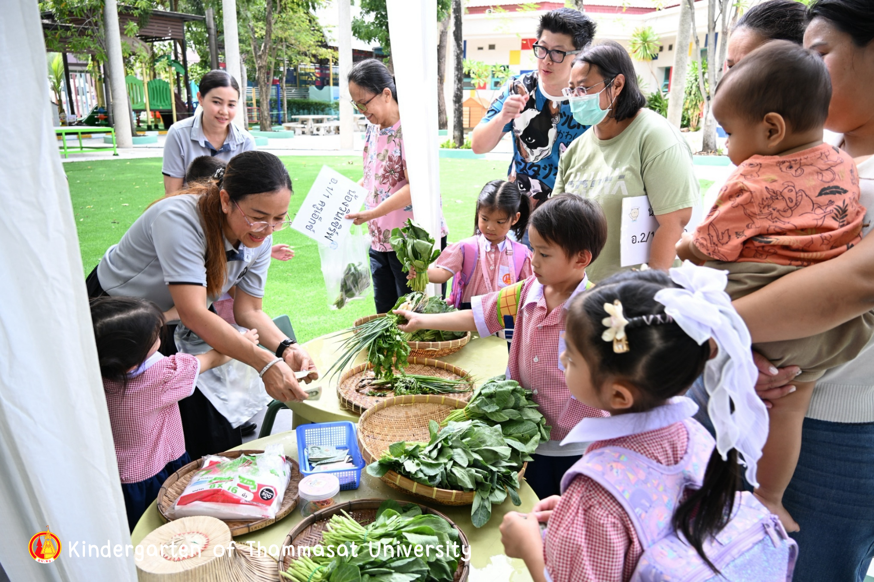กิจกรรม “ตลาดผักสดหนูน้อย”